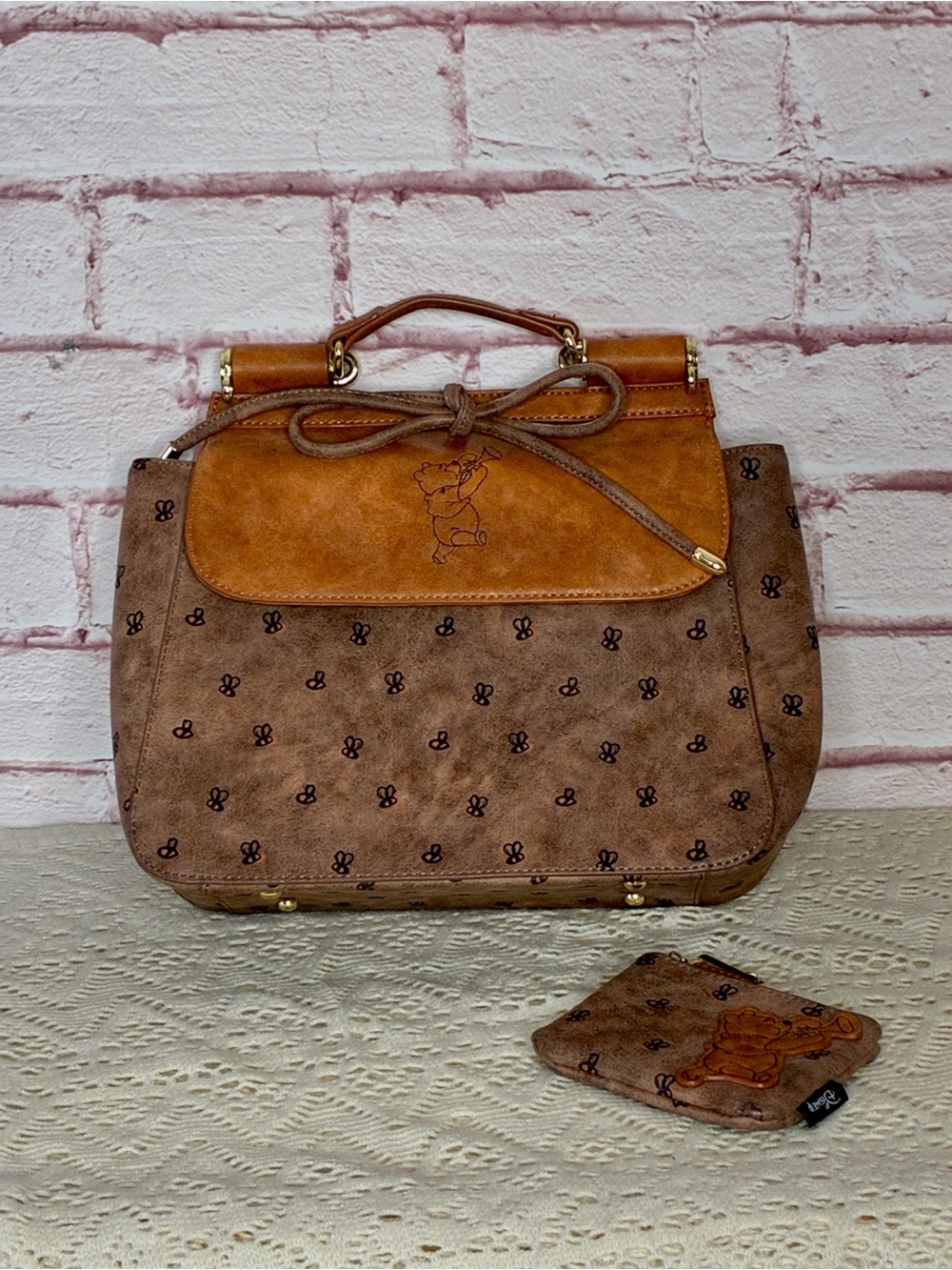 Loungefly Disney Winnie the Pooh Bees Crossbody Bag with Coin Purse EUC